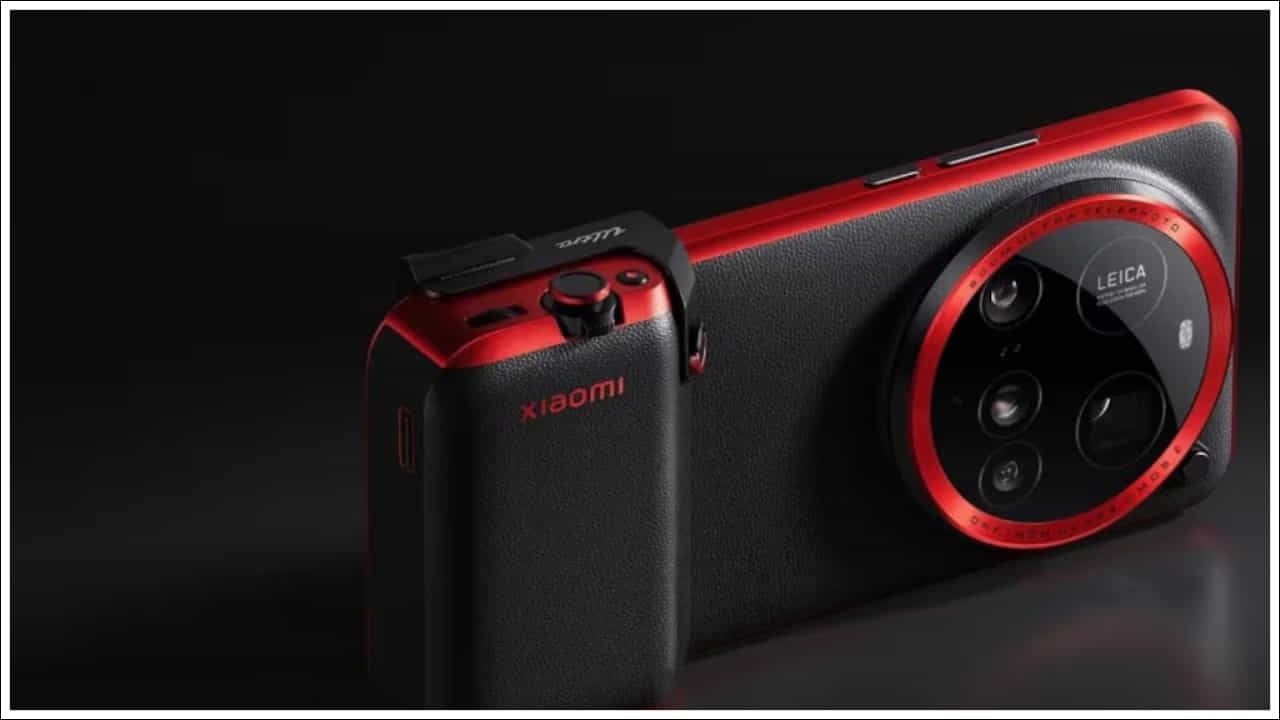 Xiaomi 15 Ultra: ఈ ఫోన్‌లో 1-అంగుళాల 50MP ప్రైమరీ సెన్సార్, 4.3x ఆప్టికల్ జూమ్‌తో కూడిన 200MP పెరిస్కోప్ టెలిఫోటో లెన్స్ ఉన్నాయి. దీని ధర రూ.1,09,999. లైకాతో కలిసి అభివృద్ధి చేసింది. ఇది 8K వీడియో, 120fps వద్ద 4K, 32MP 4K సెల్ఫీ కెమెరాకు మద్దతు ఇస్తుంది. ఇది 2025లో iPhone 17 కంటే మెరుగైన కెమెరా ఫోన్‌గా నిలిచింది.
