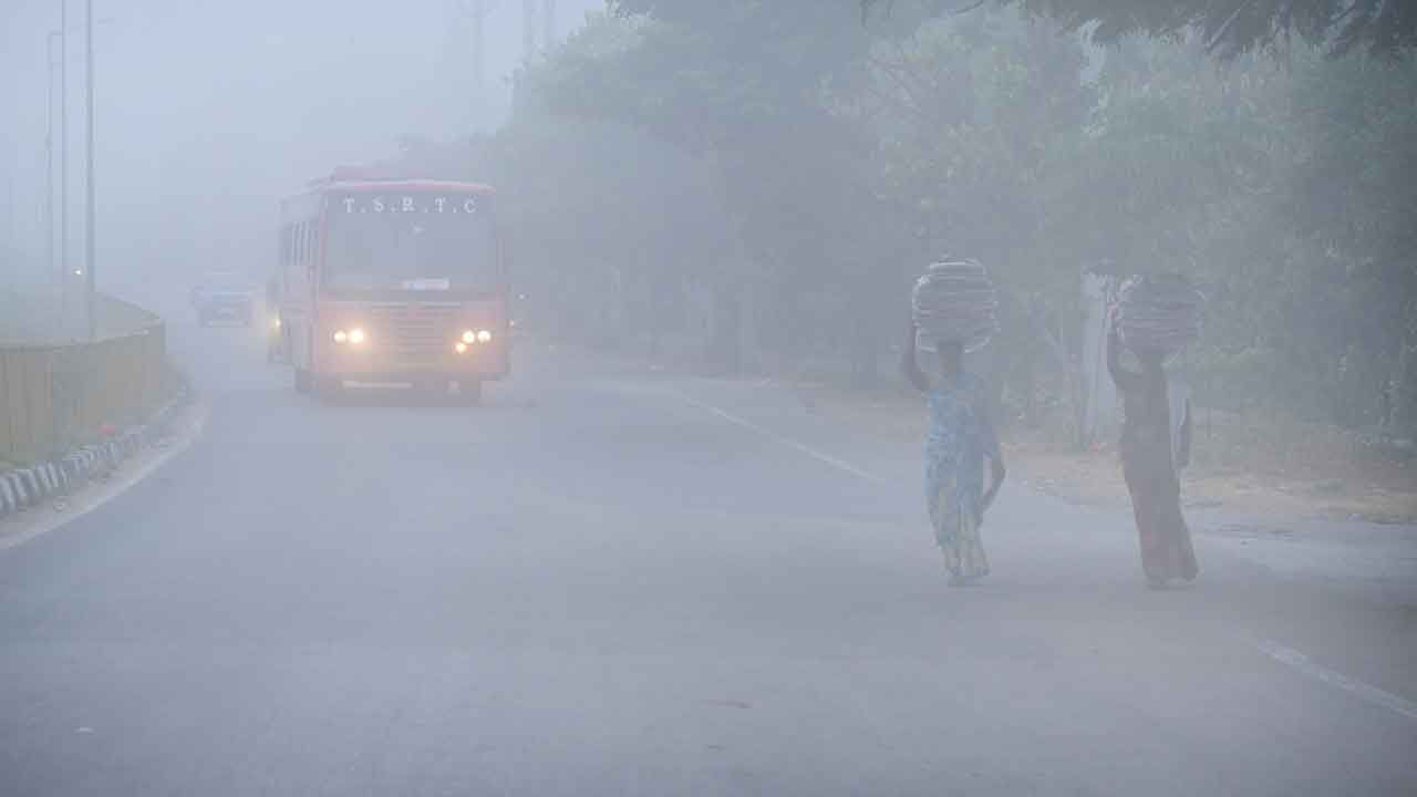 పొగమంచు ప్రభావిత ప్రాంతాల్లో ట్రాఫిక్ పోలీసులు ఇచ్చే సూచనలను కచ్చితంగా పాటించాలని, ఎమర్జెన్సీ సమయంలో వాహనాన్ని ఎడమ లేన్లో మాత్రమే ఆపాలని, అకస్మాత్తుగా వాహనాన్ని ఆపడం ప్రమాదకరం అని చెప్పారు. ORR మరియు హైవేలలో పొగమంచు ఎక్కువగా ఉండే సమయాల్లో అదనపు అప్రమత్తత అవసరమని సైబరాబాద్ పోలీసులు హితవు పలికారు.