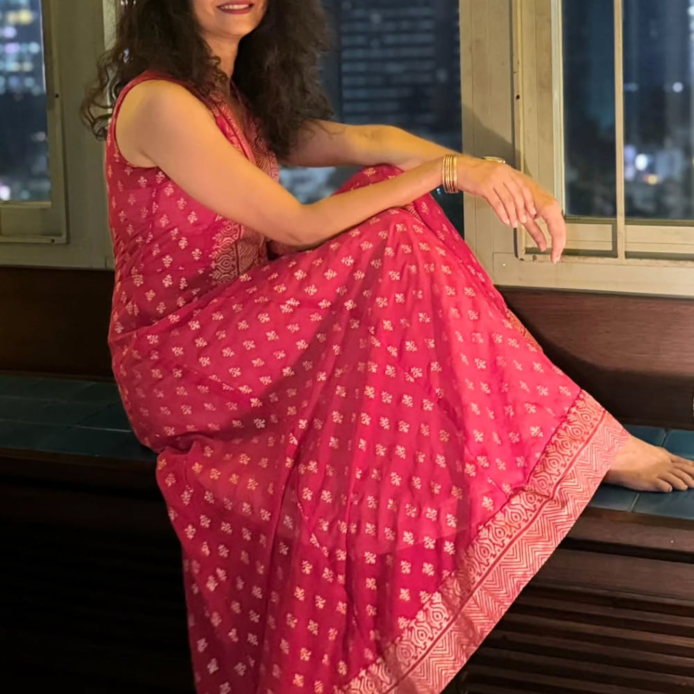 సినిమా ప్రపంచంలో అందం, అభినయంతో కట్టిపడేసిన తారలు చాలా మంది ఉన్నారు. ఒక్క సినిమాతోనే ఊహించని ఫాలోయింగ్ సంపాదించుకుని.. ఆ తర్వాత వరుస చిత్రాలతో మెప్పించిన ముద్దుగుమ్మల గురించి చెప్పక్కర్లేదు. ఒకప్పుడు వరుస సినిమాలతో జనాల హృదయాలు గెలుచుకున్నవారు ఇప్పుడు ఇండస్ట్రీకి దూరంగా ఉంటున్నారు. 