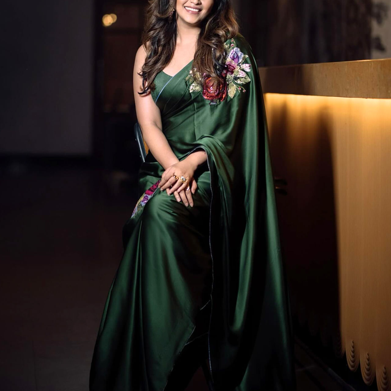 హీరోయిన్స్‌కు సంబందించిన ఫోటోలను అభిమానులు ఎంత పదిలంగా దాచుకుంటారో ప్రత్యేకంగా చెప్పాల్సిన అవసరం లేదు. సోషల్ మీడియా అందుబాటులోకి రాక ముందు పేపర్లో వచ్చిన హీరోయిన్ ఫోటోలను కట్ చేసి గోడల మీద లేదంటే.. పుస్తకాల్లో దాచుకునేవాళ్ళు కుర్రాళ్ళు.. కానీ ఇప్పుడు అంతా మారిపోయింది. 