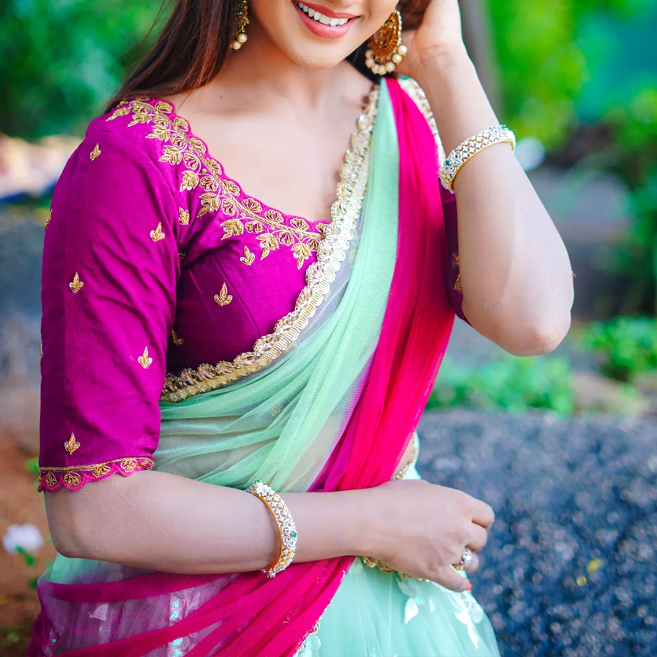  సినీ ఇండస్ట్రీలో క్యాస్టింగ్ కౌచ్, అవమానాలు, కష్టాలు , తిస్కరణలు అనేవి చాలా కామన్ . చాలా మంది ఇండస్ట్రీలో ఎన్నో అవమానాలు , కష్టాలను ఎదుర్కొని నిలబడ్డారు. చాలా మంది నటీమణులు బయటకు వచ్చి ఇండస్ట్రీలో జరిగే చీకటి కోణాలను బయట పెట్టారు. దర్శక నిర్మాతల పైనే కాదు హీరోల పై కూడా షాకింగ్ కామెంట్స్ చేసిన సందర్భాలు చాలానే ఉన్నాయి.  ఓ బుల్లితెర నటి టీవీ షోల పై ఊహించని కామెంట్స్ చేసింది.