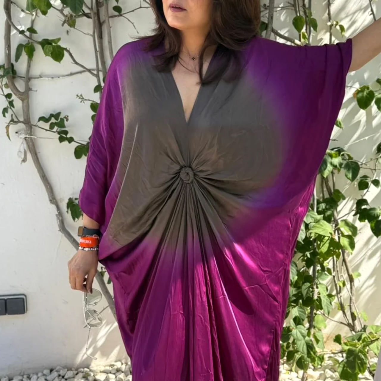 తెలుగు సినిమా స్థాయి పెరిగిపోయింది. ఇప్పుడు తెలుగు సినిమాలు వెయ్యికోట్లకు పైగా వసూల్ చేసి సంచలనాలు క్రియేట్ చేస్తున్నాయి. ఇప్పుడు ఎక్కడ చూసిన పాన్ ఇండియా సినిమాల హడావిడే కనిపిస్తుంది. చిన్న సినిమా పెద్ద సినిమా అని తేడా లేకుండా అన్ని సినిమాలు కంటెంట్ ను నమ్ముకొని పాన్ ఇండియాగా రిలీజ్ అవుతున్నాయి. అలాగే మంచి రిజల్ట్స్ కూడా సొంతం చేసుకుంటున్నాయి.