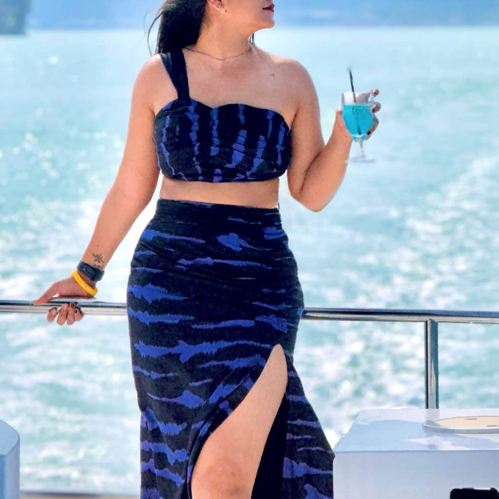 సీరియల్స్ ను రెగ్యులర్ గా ఫాలో చేసే ఆడియన్స్ కు ఈ చిన్నదాని గురించి ప్రత్యేకంగా పరిచయం చేయాల్సిన అవసరం లేదు. ఈ మధ్య ఎక్కువగా చూస్తున్న సీరియల్స్ లో గుండెనిండా గుడిగంటలు సీరియల్ ఒకటి. ఈ సీరియల్ లో మీన అనే పాత్రలో నటించిన అమ్మడు గుర్తుందా.? ఆమె పేరు అమూల్య గౌడ.