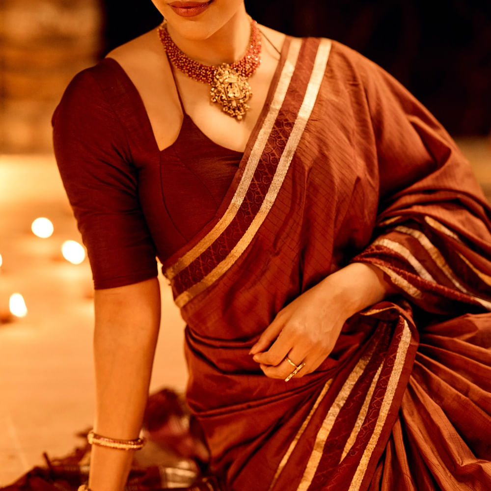 అలాగే నటనలోనూ మంచి మార్కులు కొట్టేసింది ఈ బ్యూటీ. ఈ చిన్నది చేసిన సినిమాలన్నీ ఫ్లాప్ అయ్యాయి. కెరీర్ లో ఒకే ఒక్క భారీ హిట్ అందుకుంది ఆ బ్యూటీ. కెరీర్ పీక్ లో ఉండగానే యాక్సిడెంట్ కు గురయ్యింది. అదృష్టం కొద్దీ  ప్రాణాలతో బయటపడింది. దాదాపు రెండేళ్లు బెడ్ కే పరిమితం అయ్యింది.ఇంతకూ ఈ ముద్దుగుమ్మ ఎవరో తెలుసా.?