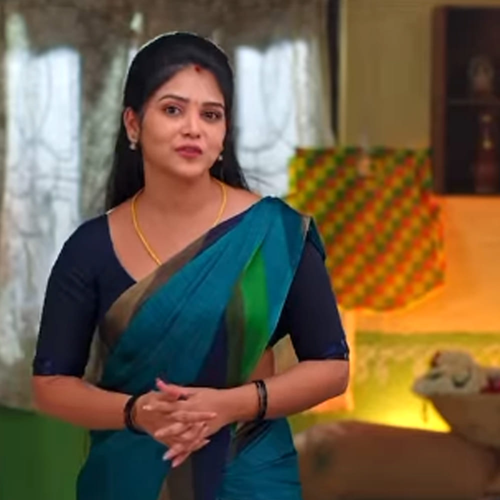 సినిమాలకు, సీరియల్స్ కు మన దగ్గర విపరీత మైన క్రేజ్ ఉంది. సినిమాలకు సమానంగా సీరియల్స్ కూడా ప్రేక్షకులను ఆకట్టుకుంటున్నాయి. లాక్ డౌన్ తర్వాత సీరియల్స్ చూసే ఆడియన్స్ సంఖ్య భారీగా పెరిగిపోయింది. రకరకాల సీరియల్స్ ఇప్పుడు ప్రేక్షకులను ఆకట్టుకుంటూ దూసుకుపోతున్నాయి. ఇక సీరియల్స్‌లో నటించిన చాలా మంది ముద్దుగుమ్మలు ఇప్పుడు సినిమాల్లోనూ అవకాశాలు అందుకుంటున్నారు.