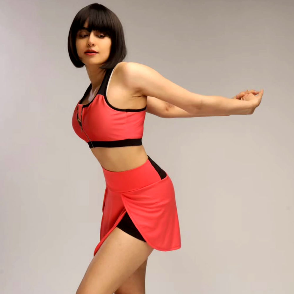 ప్రస్తుతం బాలీవుడ్ లోనే పలు సినిమాలు చేస్తూ ఫుల్ బిజీగా మారిపోయింది ఈ వయ్యారి భామ. సోషల్ మీడియాలో క్రేజీ ఫోటోలు వదులుతుంది. ఈ అమ్మడి గ్లామరస్ ఫోటోలు నెటిజన్స్ ను విశేషంగా ఆకట్టుకుంటున్నాయి.