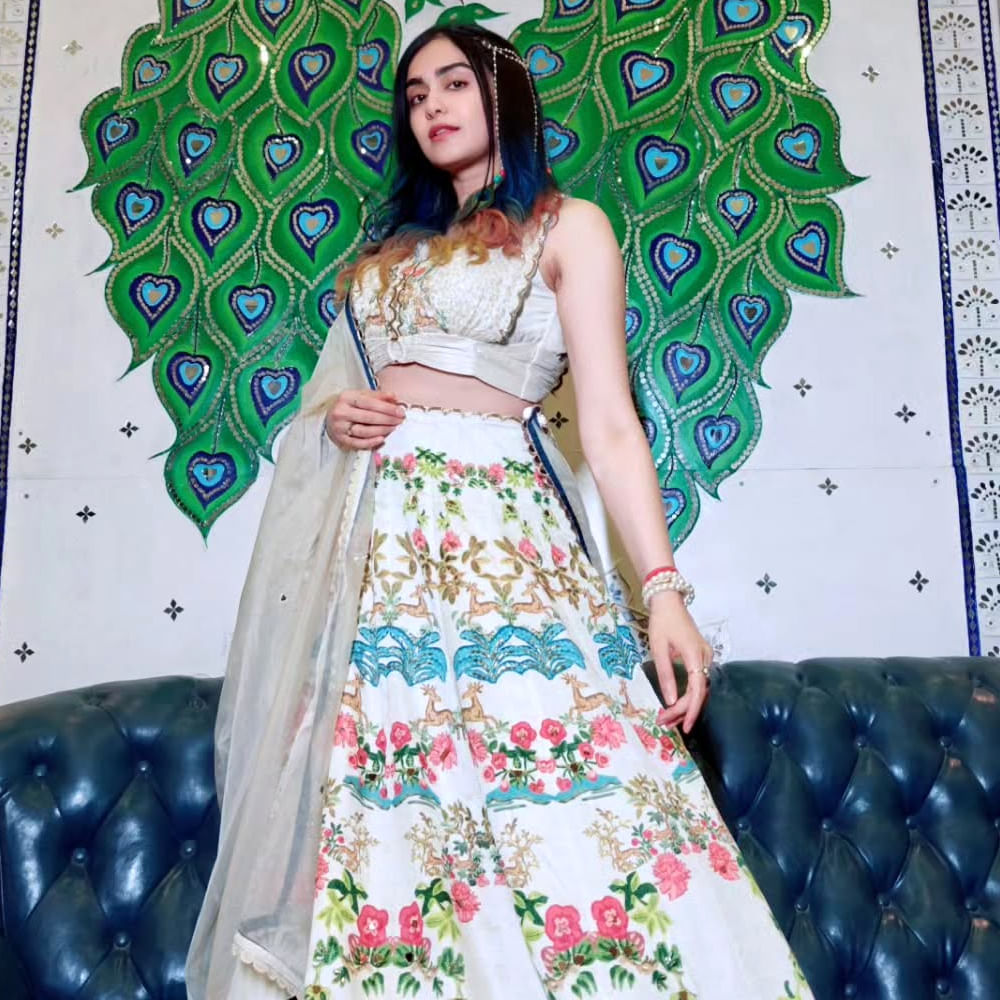 ఆ తర్వాత ఈ అమ్మడికి ఆశించిన స్థాయిలో అవకాశాలు అందుకోలేకపోయింది. ఆతర్వాత సెకండ్ హీరోయిన్ గా ఒకటి రెండు సినిమాలు చేసింది.ఆతర్వాత బాలీవుడ్ కు చెక్కేసింది. అక్కడ లేడీ ఓరియేంటేడ్ మూవీస్ చేస్తోంది అదా శర్మ. అక్కడ కూడా వరుసగా అవకాశాలు అందుకుంటుంది. ఇక అదా శర్మ నటించిన ది కేరళ స్టోరీ సినిమా భారీ విజయాన్ని అందుకుంది. ఈ సినిమా ఏకంగా రూ. 400కోట్లు వసూల్ చేసింది.