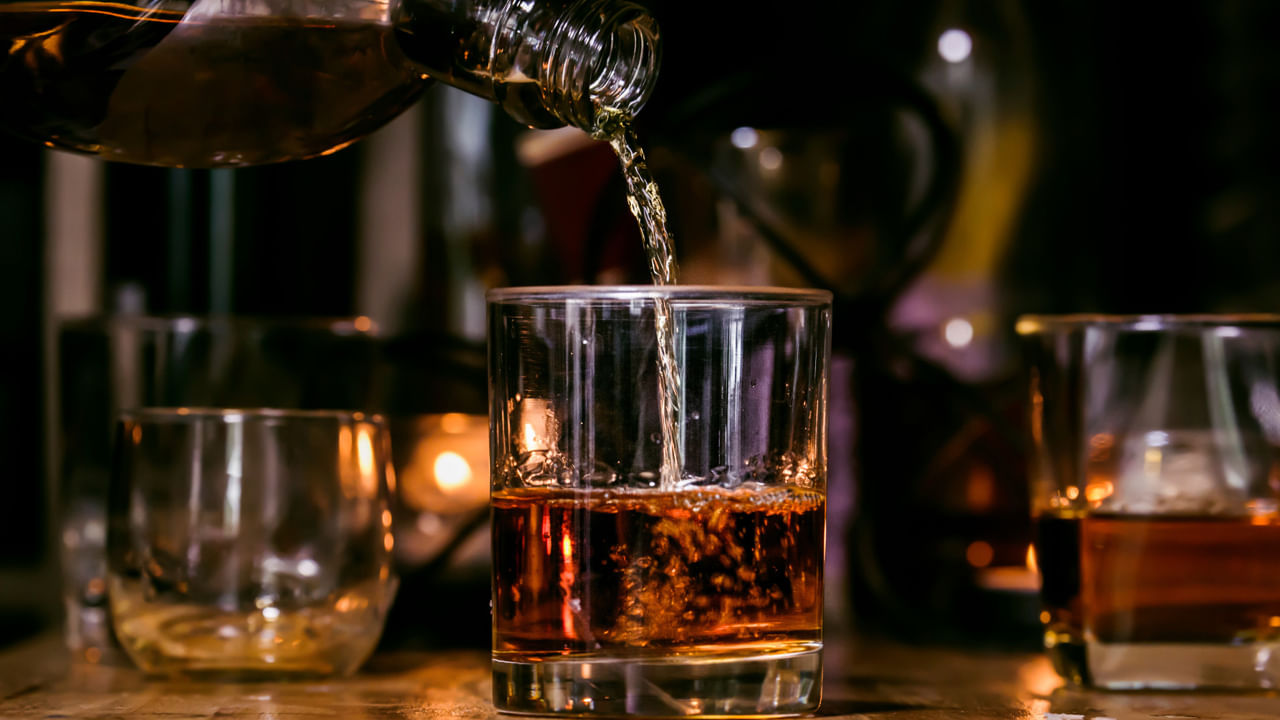 ఇది సార్ మందుబాబుల సత్తా! ఒకేసారి 20 దేశాలను బీట్ చేసి.. వరల్డ్ నెం.1గా భారత్