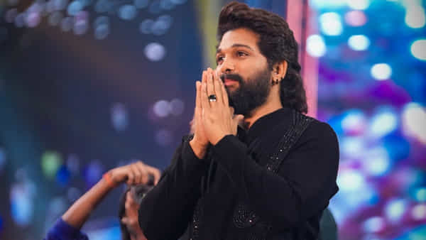 Allu Arjun: నా అభిమానులకు అంకితం.. దాదాసాహెబ్ ఫాల్కే అవార్డు రావడంపై అల్లు అర్జున్ ఎమోషనల్
