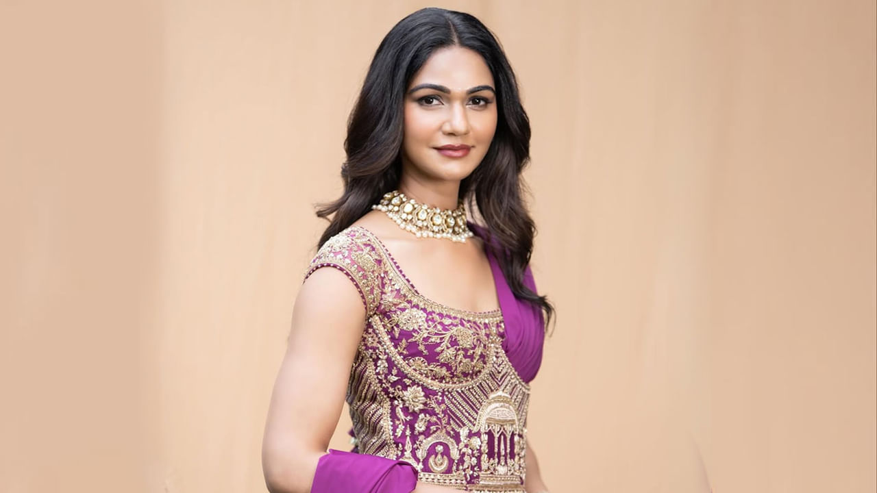 ఇక ఎప్పుడూ సోషల్ మీడియాలో చాలా యాక్టివ్గా ఉంటూ, తన ఫ్యామిలీ ఫొటోస్, అర్హ క్యూట్ వీడియోస్ షేర్ చేస్తుంటుంది. అంతే కాకుండా తన లైఫ్ లో బెస్ట్ మూమెంట్స్ ఏవి ఉన్నా, అవి తన అభిమానులతో పంచుకుంటుంది ఈ ముద్దుగుమ్మ.