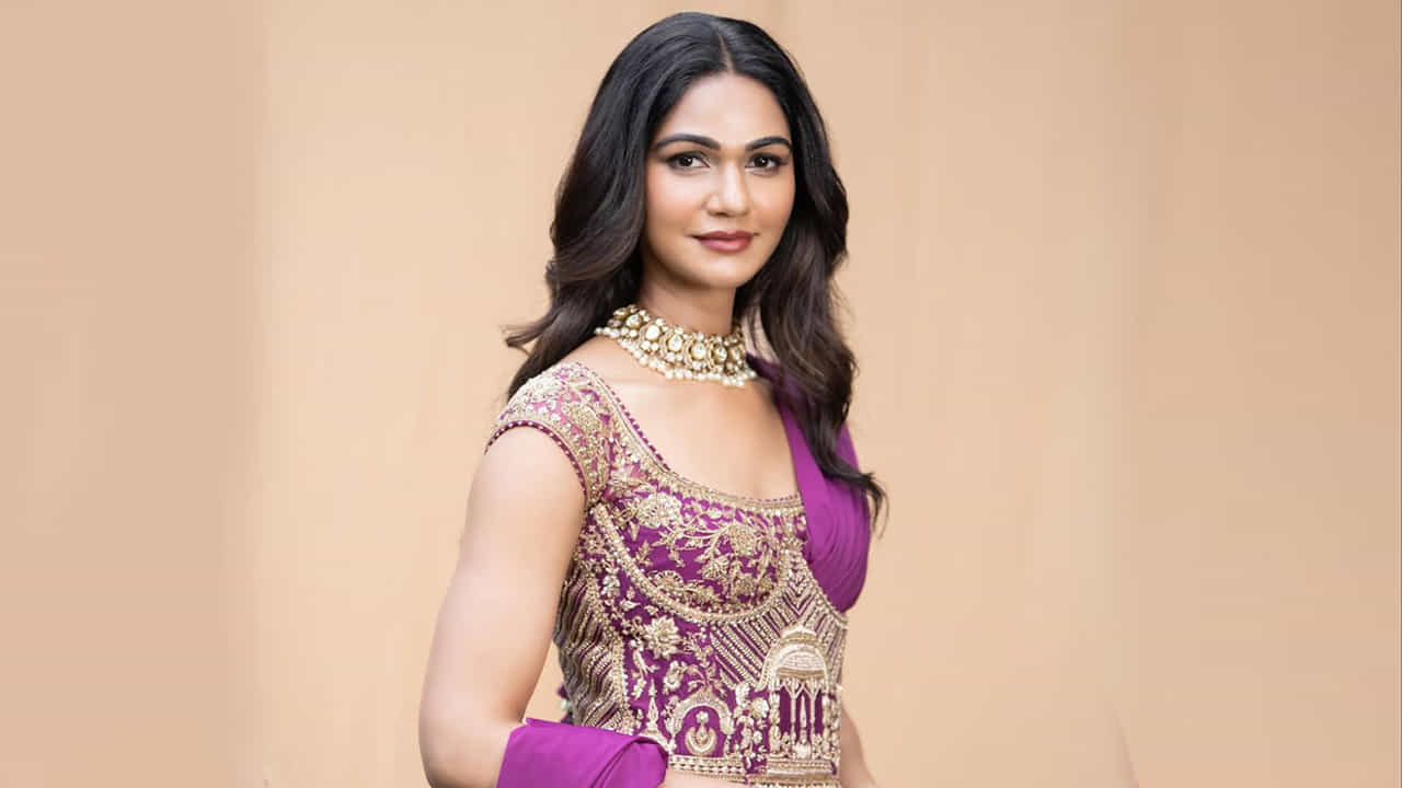 ఇక ఎప్పుడూ సోషల్ మీడియాలో చాలా యాక్టివ్గా ఉంటూ, తన ఫ్యామిలీ ఫొటోస్, అర్హ క్యూట్ వీడియోస్ షేర్ చేస్తుంటుంది. అంతే కాకుండా తన లైఫ్ లో బెస్ట్ మూమెంట్స్ ఏవి ఉన్నా, అవి తన అభిమానులతో పంచుకుంటుంది ఈ ముద్దుగుమ్మ.