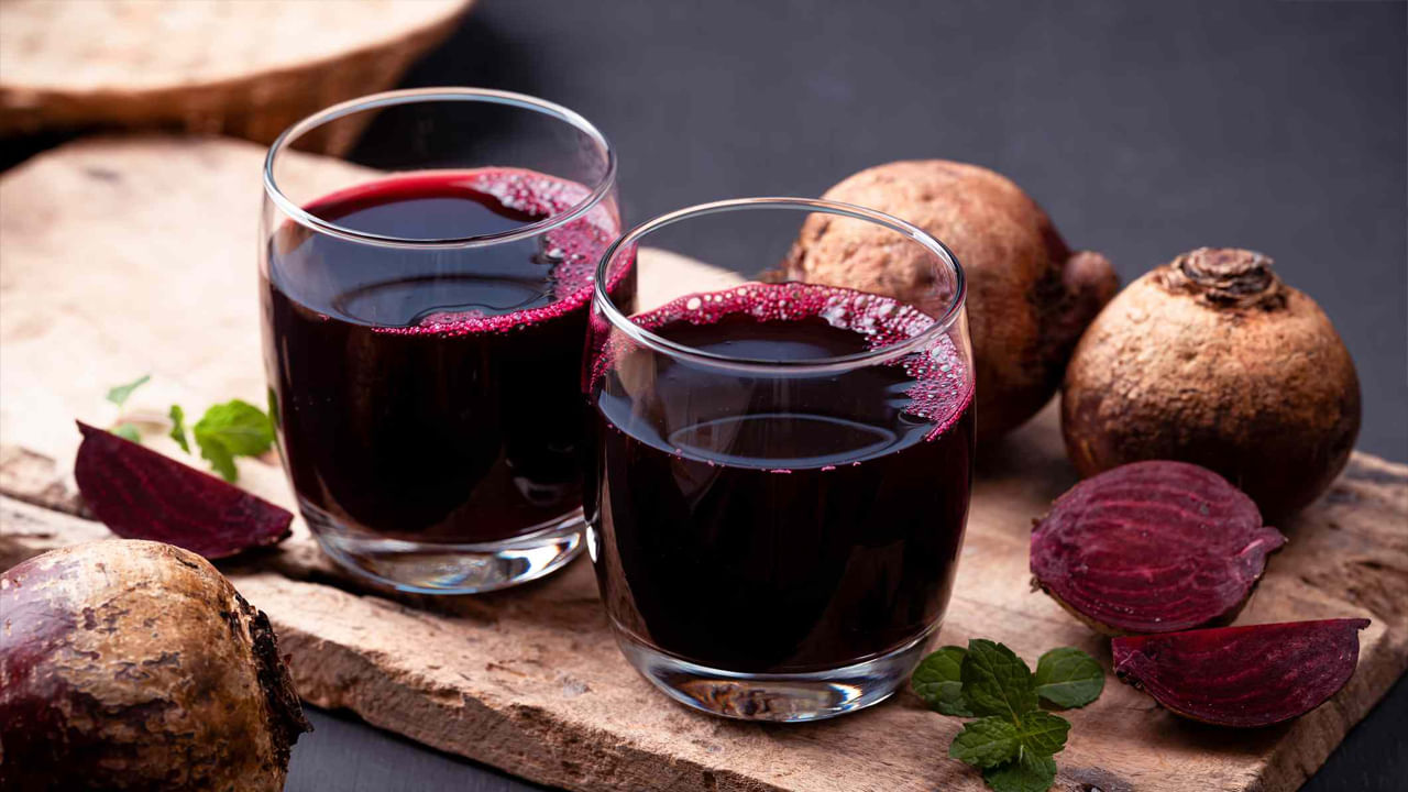 అలాంటి సందర్భాల్లో వైద్యులను సంప్రదించి రక్తం వృద్ధికి మందులు తీసుకోవల్సి ఉంటుంది. మీకూ రక్తహీనత ఉంటే వైద్యులు సూచించిన మందులతోపాటు ఆహారంలోనూ పలు మార్పులు చేర్చుకోవాల్సి ఉంటుంది. అవేంటంటే..