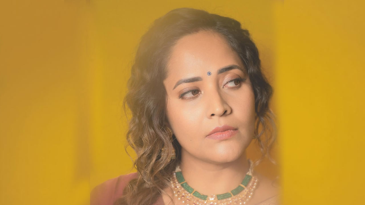 అంతే కాకుండా ఈ మూవీలో రంగమ్మత్త పాత్రకు అనేక అవార్డ్స్ కూడా అందుకుంది. ఇక తర్వాత పుష్ప, పుష్ఫ2 వంటి భారీ చిత్రాలే కాకుండా చాలా సినిమాల్లో నటించి, మంచి ఫేమ్ సంపాదించుకుంది. చాలా సినిమాల్లో కీలక పాత్రల్లో నటించి, మెప్పించి, ప్రస్తుతం ఈ బ్యూటీ పలు షోలకు జడ్జీగా వ్యవహరిస్తుంది.