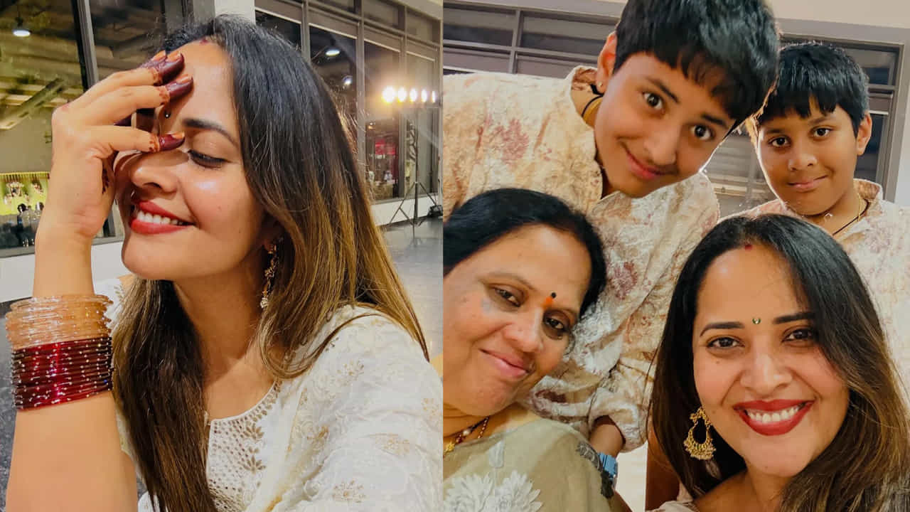 చాలా సింపుల్ లుక్‌లో కనిపిస్తూ, వివాహ వేడుకల్లో చాలా ఏంజాయ్ చేస్తూ కనిపించింది. ప్రస్తుతం దీనికి సంబంధించిన ఫొటోస్ నెట్టింట తెగ వైరల్ అవుతున్నాయి. మరి మీరు కూడా ఆ ఫొటోస్ పై ఓ లుక్ వేయండి.