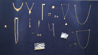 Andhra: పోలీసులను చూసి.. హైస్పీడులో దూసుకొచ్చిన కారు.. కట్ చేస్తే, సినిమా సీన్..