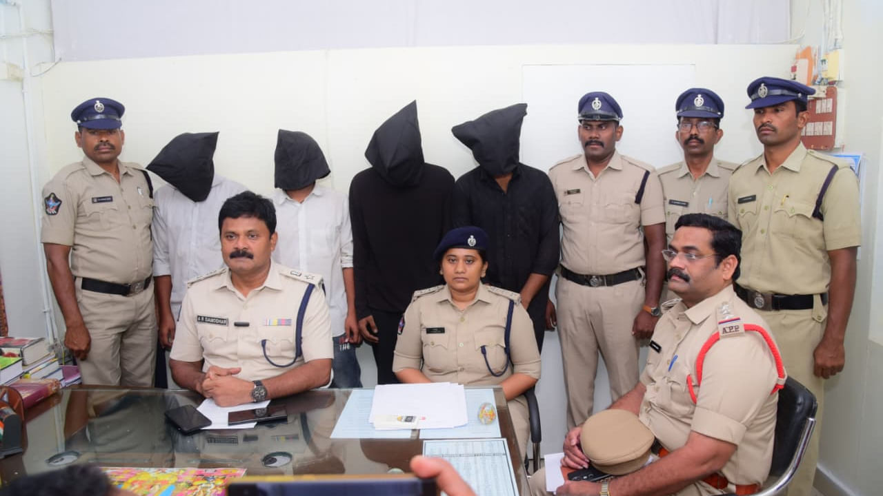 Andhra News: డిజిటల్ అరెస్ట్ పేరుతో మోసం.. నిందితులకు దిమ్మతిరిగే షాక్ ఇచ్చిన పోలీసులు..