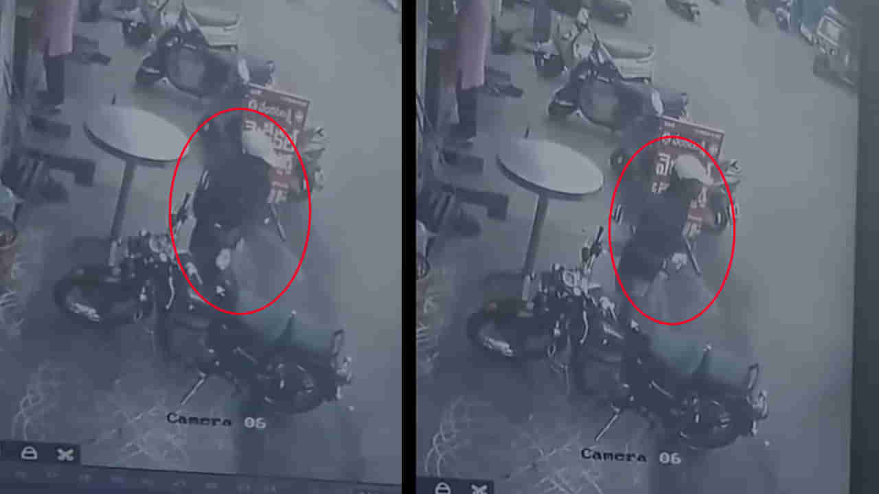 Andhra: డబ్బులు బైక్ కవర్‌లో పెట్టి టిఫిన్‌కు వెళ్లాడు.. తిరిగొచ్చి చూసేసరికి