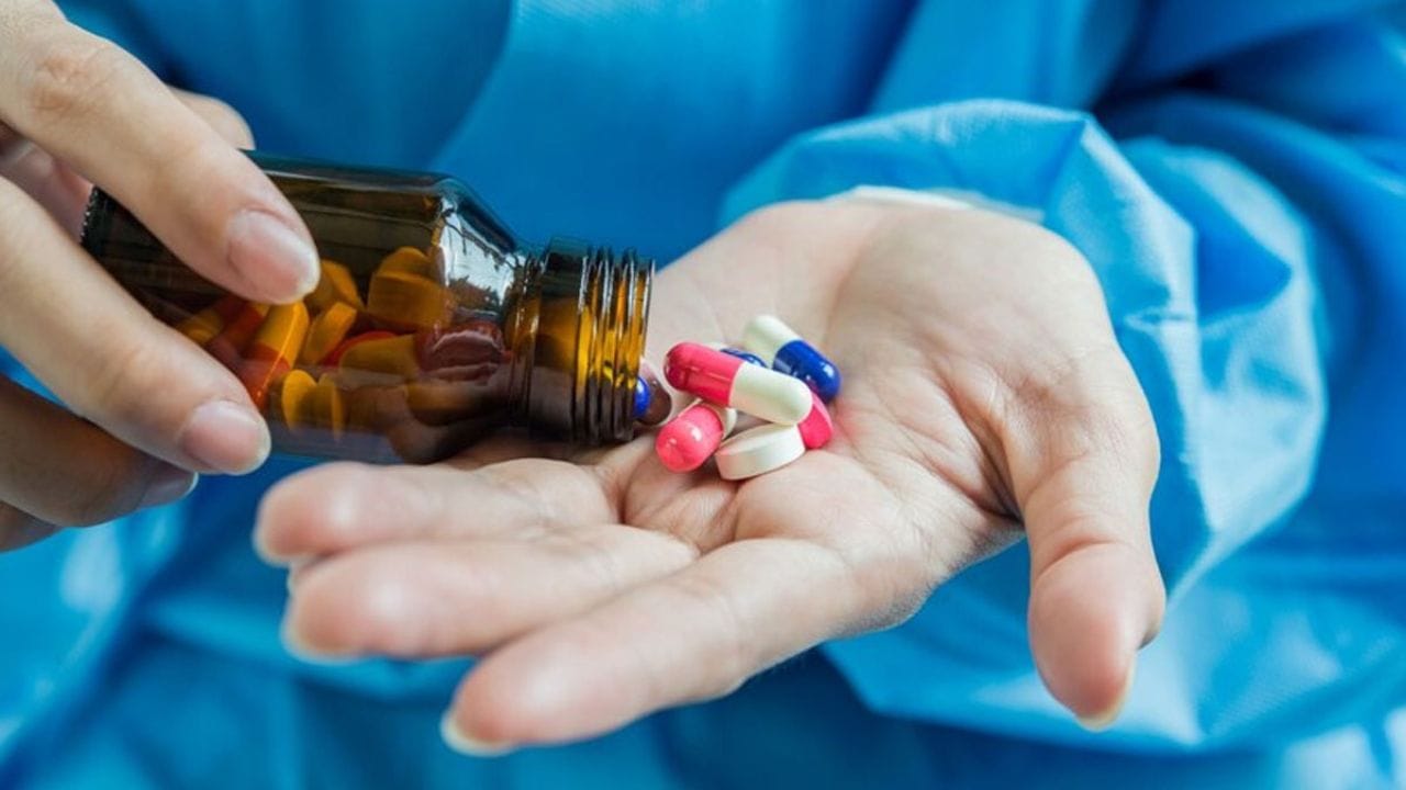 Antibiotics: ఎడాపెడా యాంటీబయాటిక్స్ వాడేస్తున్నారా.! అయితే మీకోసం ఆస్పత్రి బెడ్డు రెడీగా ఉన్నట్టే..