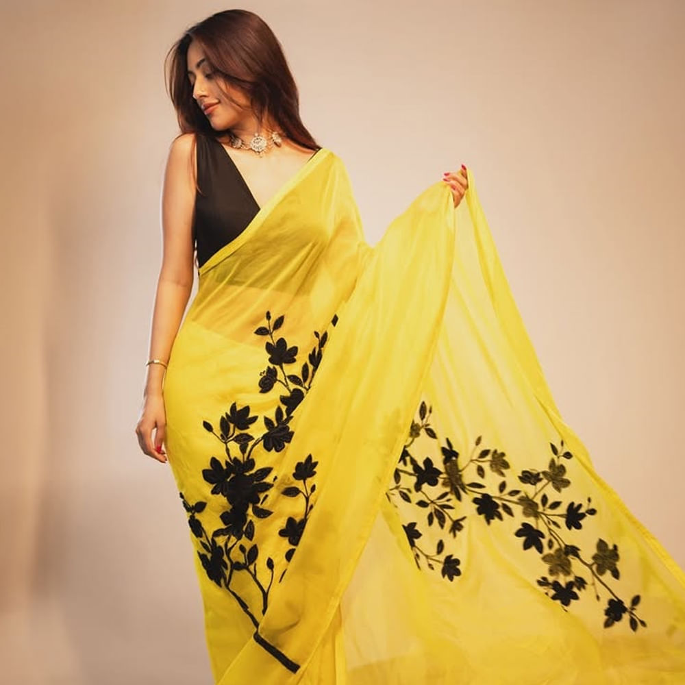 హిట్టు అందుకున్నప్పటికీ అవకాశాలు రావడం అనేది చాలా కష్టం. ముఖ్యంగా కొన్నాళ్లపాటు సినిమాల్లో మెరిసి.. అనుహ్యంగా ఇండస్ట్రీకి దూరమైన తారలు..ఇప్పుడు హిట్టు అందుకున్నా ఆఫర్స్ కోసం వెయిట్ చేయాల్సిందే అంటున్నారు. ది గర్ల్ ఫ్రెండ్ విజయంతో మరోసారి అను పేరు వినిపిస్తుంది. 