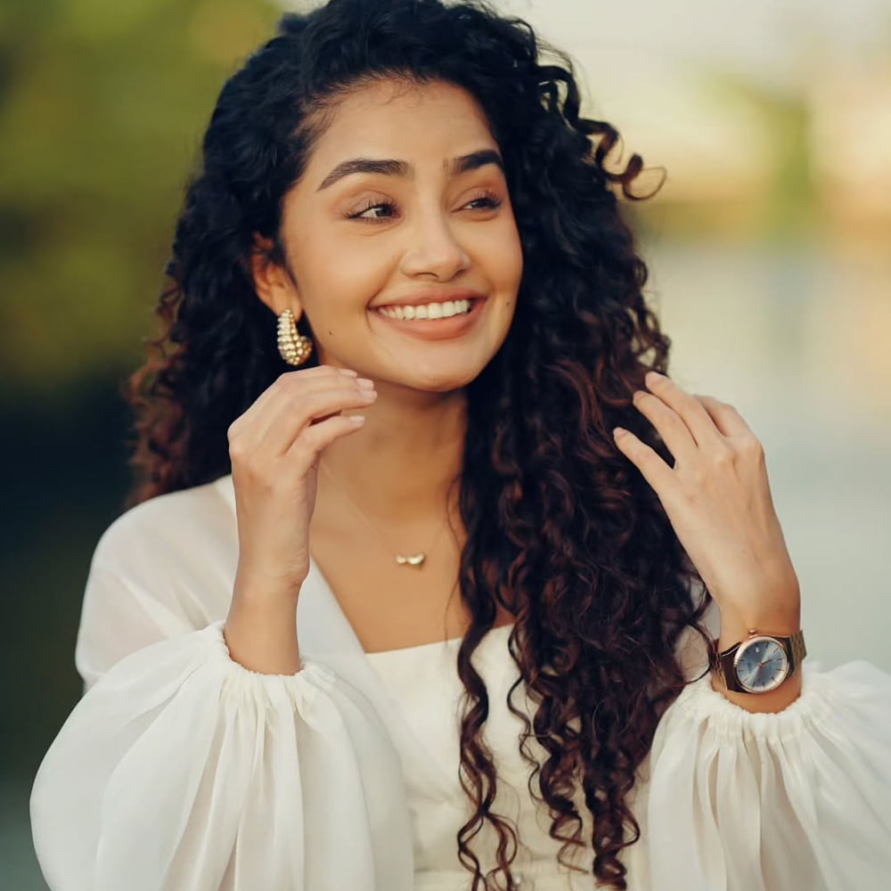 ఈ ఏడాది వరుసగా హిట్స్ అందుకున్న అనుపమ.. మరోవైపు మరిన్ని అవకాశాలు అందుకుంటుంది. తమిళంలో ఆమె నటించిన బైసన్ చిత్రం భారీ విజయాన్ని అందుకున్న సంగతి తెలిసిందే. ఈ సినిమాలో విక్రమ్ తనయుడు ధృవ్ విక్రమ్ హీరోగా నటించిన సంగతి తెలిసిందే. 