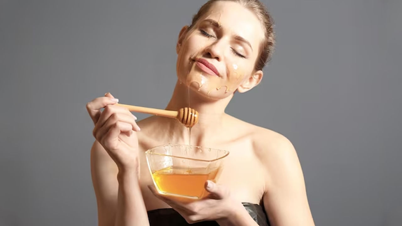 Apply Honey On Face
