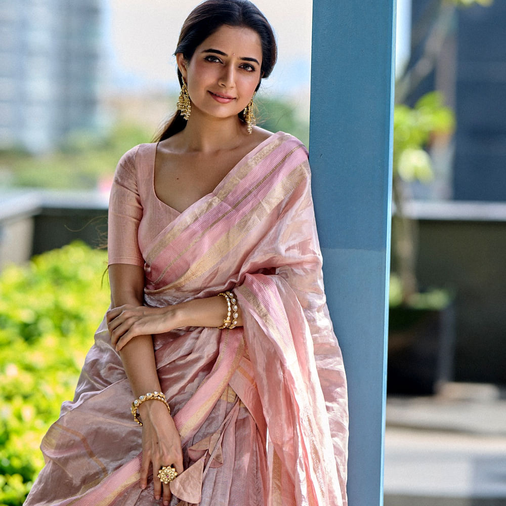 ఈ సినిమా కాస్త పర్లేదు అనిపించుకుంది. ఆతర్వాత ఇప్పుడు ఈ ముద్దగుమ్మ ఏకంగా మెగాస్టార్ సినిమాలో ఛాన్స్ అందుకుంది. చిరంజీవి నటిస్తున్న విశ్వంభర సినిమాలో హీరోయిన్ గా చేస్తుంది. విశ్వంభర షూటింగ్ జెట్ స్పీడ్ తో జరుగుతుంది. ఈ సినిమా షూటింగ్ లో ఉండగానే ఇప్పుడు మరో బంపర్ ఆఫర్ అందుకుంది ఈ ముద్దుగుమ్మ.