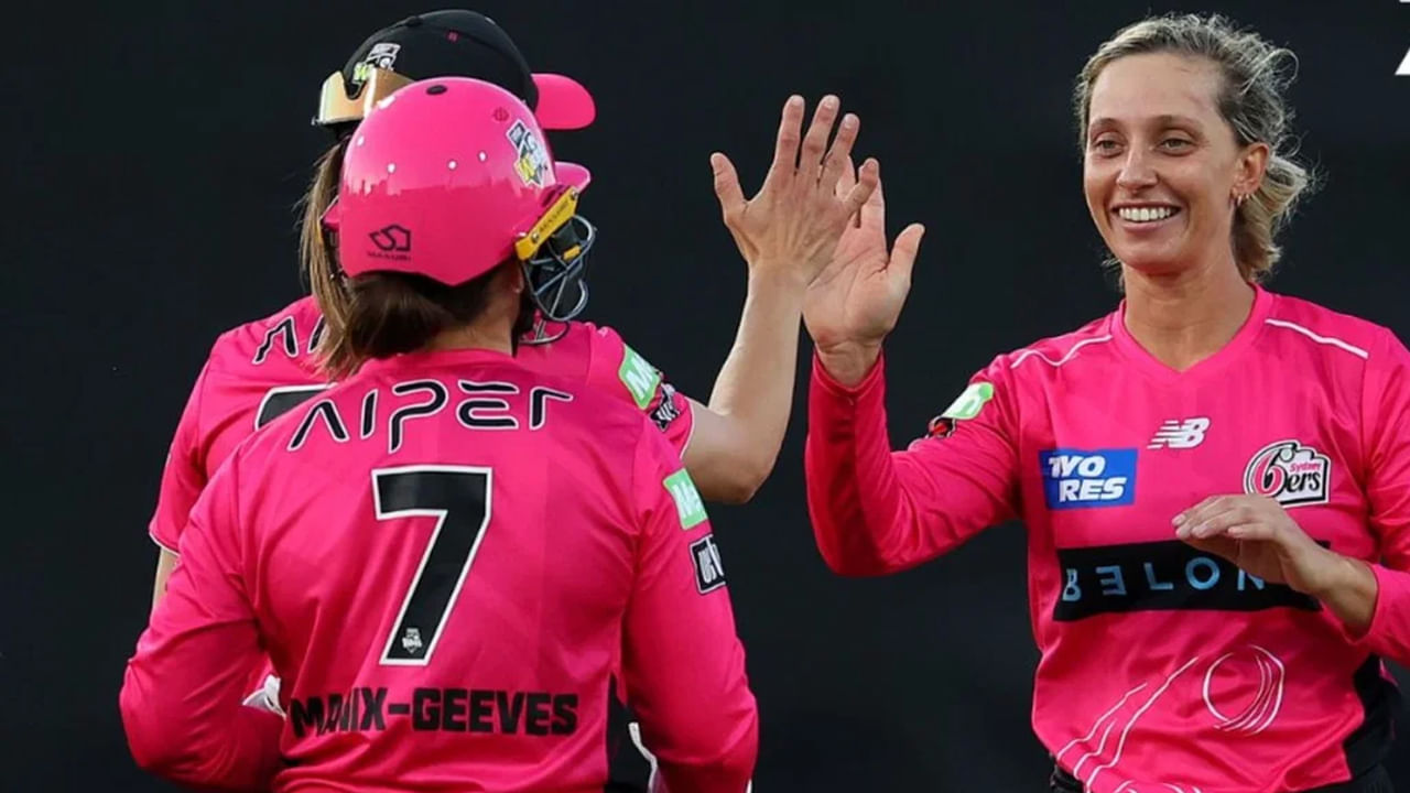 ఏ క్రికెట్ జట్టుకైనా కెప్టెన్ కీలక పాత్ర పోషిస్తాడనడంలో ఎలాంటి సందేహం లేదు. తన ప్రదర్శన ద్వారా ఇతర ప్లేయర్లకు ఆదర్శంగా నిలుస్తుందని భావిస్తుంటారు. ఈ కోవకే చెందిన ఆస్ట్రేలియా దిగ్గజ ఆల్ రౌండర్ ఆష్లీ గార్డనర్ మహిళల బిగ్ బాష్ లీగ్ (WBBL)లో దీనిని నిరూపించింది.