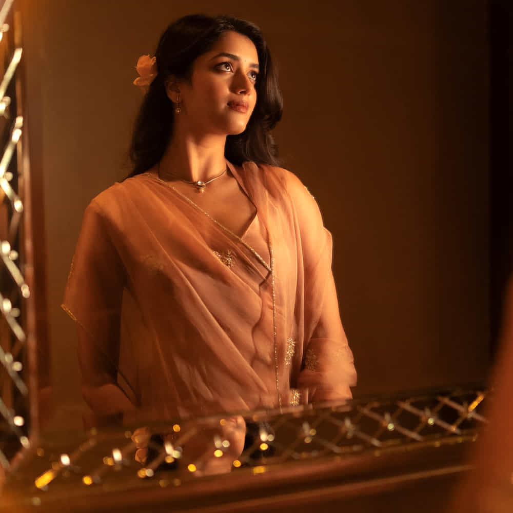 కొత్త నేషనల్ క్రష్ అదిరిపోయిందంటూ భాగ్యశ్రీ ఫోటోస్ షేర్ చేస్తున్నారు ఫ్యాన్స్. ప్రస్తుతం రామ్ పోతినేని సరసన నటిస్తుంది. అలాగే దుల్కర్ సల్మాన పక్కన కాంత అనే చిత్రంలో నటిస్తుంది. ఈ రెండు సినిమాలు త్వరలోనే ప్రేక్షకుల ముందుకు రానున్నాయి. 