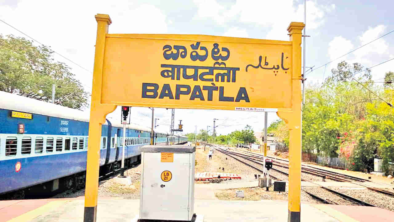 Andhra Pradesh: ఆ విషయాన్ని పట్టించుకోని అధికారులు.. కలెక్టరేట్లో పురుగుల మందు తాగిన రైతు..