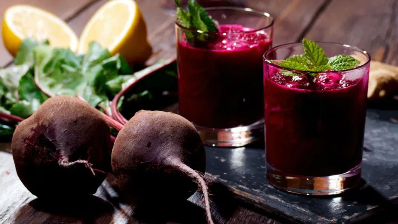 నేటి కాలంలో అధిక బరువు ఓ పెద్ద సమస్యగా మారింది. బరువు పెరగడం వల్ల అనేక ఆరోగ్య సమస్యలు తలెత్తుతాయి. అందుకే ప్రతి ఒక్కరూ బరువు తగ్గడానికి రకరకాల ప్రయత్నాలు చేస్తుంటారు. మీరు కూడా బరువు తగ్గాలనుకుంటే, ఈ జ్యూస్ను మీ డైట్లో చేర్చుకోండి.