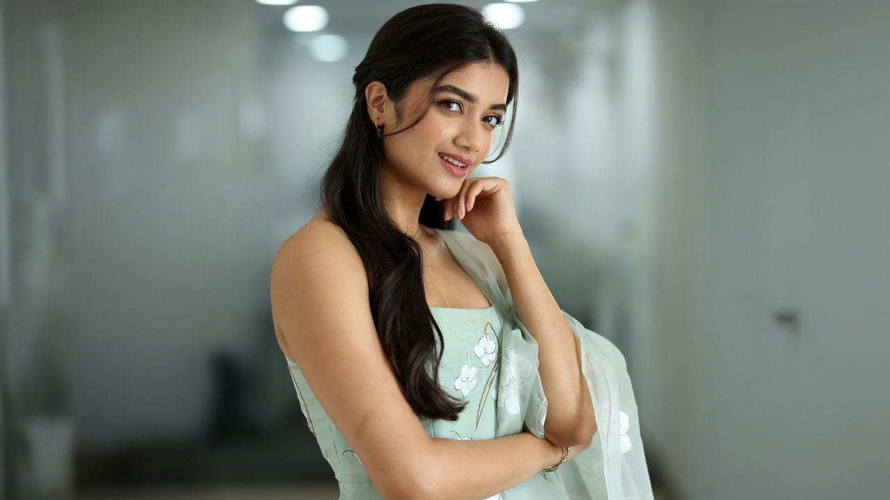 Bhagyashri Borse: అటువంటి క్యారెక్టర్‌‌లో నటించాలి.. మదిలో కోరికను బయటపెట్టిన యంగ్ బ్యూటీ