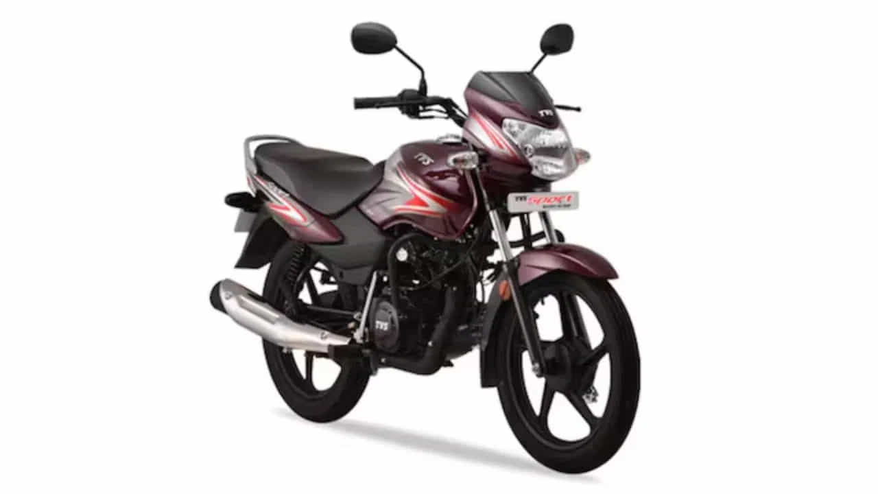 TVS స్పోర్ట్: ఈ బైక్ అద్భుతమైన మైలేజ్, తక్కువ ధరలకు కూడా ప్రసిద్ధి చెందింది. జీఎస్టీ తగ్గింపు తర్వాత దీని ప్రారంభ ధర ఇప్పుడు రూ.55,100 ఎక్స్-షోరూమ్.