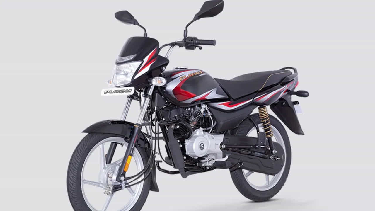 బజాజ్ ప్లాటినా 100: జీఎస్టీ తగ్గింపు తర్వాత, ప్లాటినా 100 ఎక్స్-షోరూమ్ ధర కేవలం రూ.66,520 ఎక్స్-షోరూమ్కు తగ్గించబడింది. ఈ బైక్ 102cc DTS-I ఇంజిన్తో పనిచేస్తుంది. ఇది లీటరుకు 70 కిలోమీటర్ల మైలేజీని ఇస్తుంది.