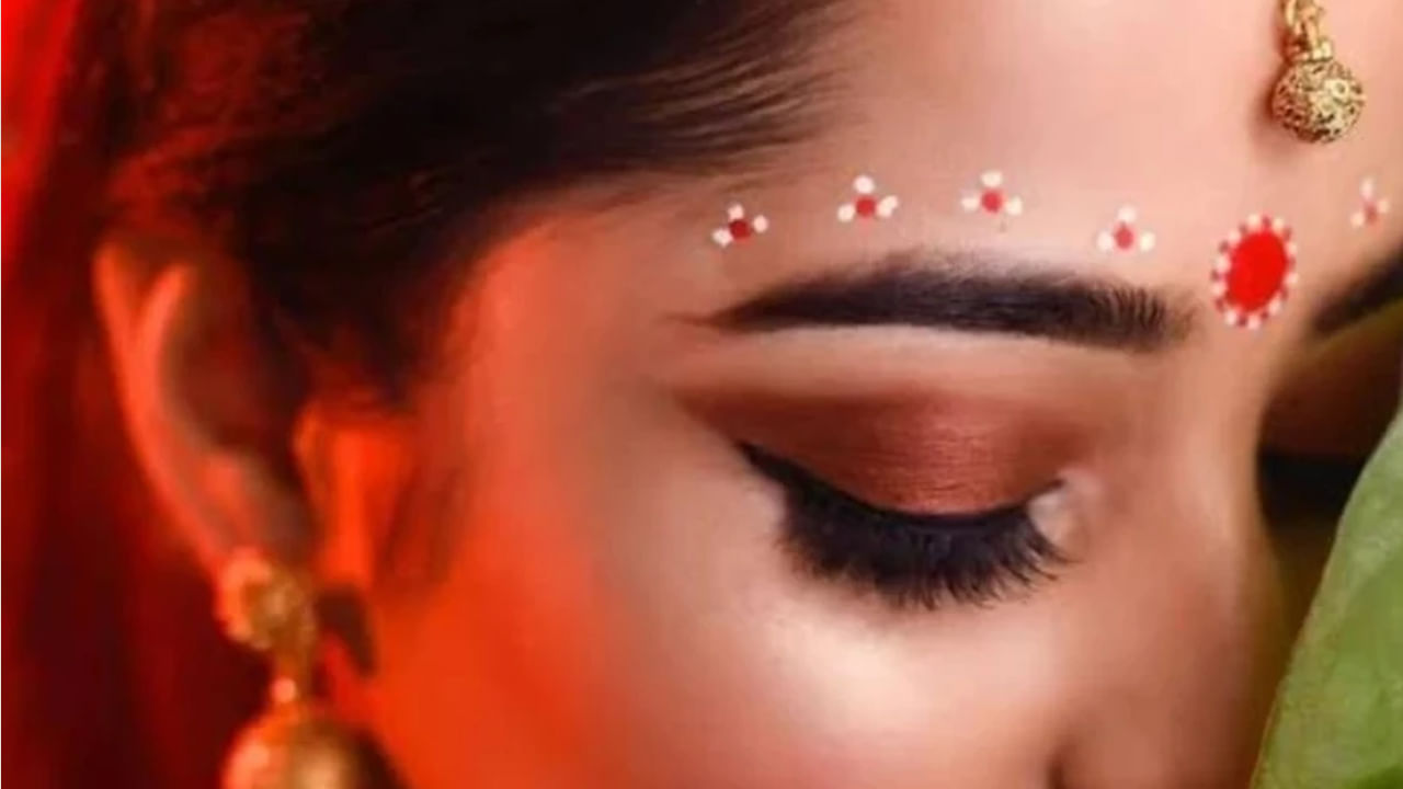 ఒక మనిషి మంచిగా రెడీ అయి బయటకు వెళ్లిప్పుడు చాల మంది చూస్తుంటారు. దీంతో వారికీ నరదిష్టి తగులుతుంది. గుండ్రంగా బొట్టు పెట్టుకొంటే ఇది జరగదు. దీంతో నరదిష్టి సమస్యలు రావని పండితులు చెబుతున్నారు. 