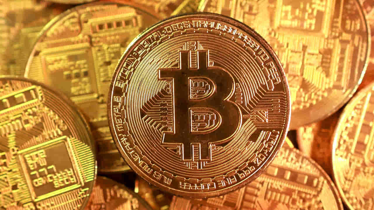 Bitcoin: భారీగా పడిపోయిన బిట్ కాయిన్ ధర..! ఒక్క కాయిన్పై రూ.20 లక్షల నష్టం.. లబోదిబోమంటున్న ఇన్వెస్టర్లు!