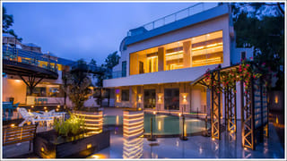 అటెన్షన్ ప్లీజ్.. గుళ్లకు వెళ్లే ప్రయాణికులుకు ముఖ్య గమనిక..  ట్రైన్‌లో వీటిని అస్సలు తీసుకెళ్లొద్దు!