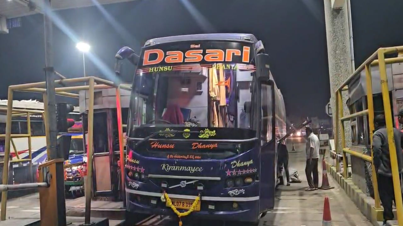 Watch Video: తెల్లవారుజామున నిద్ర మత్తులో ప్రయాణికులు.. బస్సులో హఠాత్తుగా చెలరేగిన మంటలు! ఈ తర్వాత..