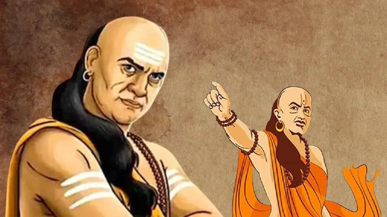 భాగస్వామి అలవాట్లు, ప్రవర్తన : వివాహానికి ముందు భాగస్వామి అలవాట్లు, ప్రవర్తన గురించి కూడా తెలుసుకోవాలి అంట. చిన్న చిన్న అలవాట్లు పెద్ద ప్రమాదానికి దారితీస్తాయంట. మీ భాగస్వామి పదే పదే అబద్ధాలు చెబుతున్నాడా, అనసవరంగా డబ్బు ఖర్చు చేయడం, వాగ్దానాలు నిలబెట్టుకోవడంలో విఫలం అవ్వడం, విపరీతంగా మనీ ఖర్చు చేయడం, పెద్దల పట్ల గౌరవం లేకపోవడం వంటి అలావాట్లు ఉంటే, అలాంటి వ్యక్తితో వివాహం నరకంతో సమానం అంటున్నాడు చాణక్యుడు.
