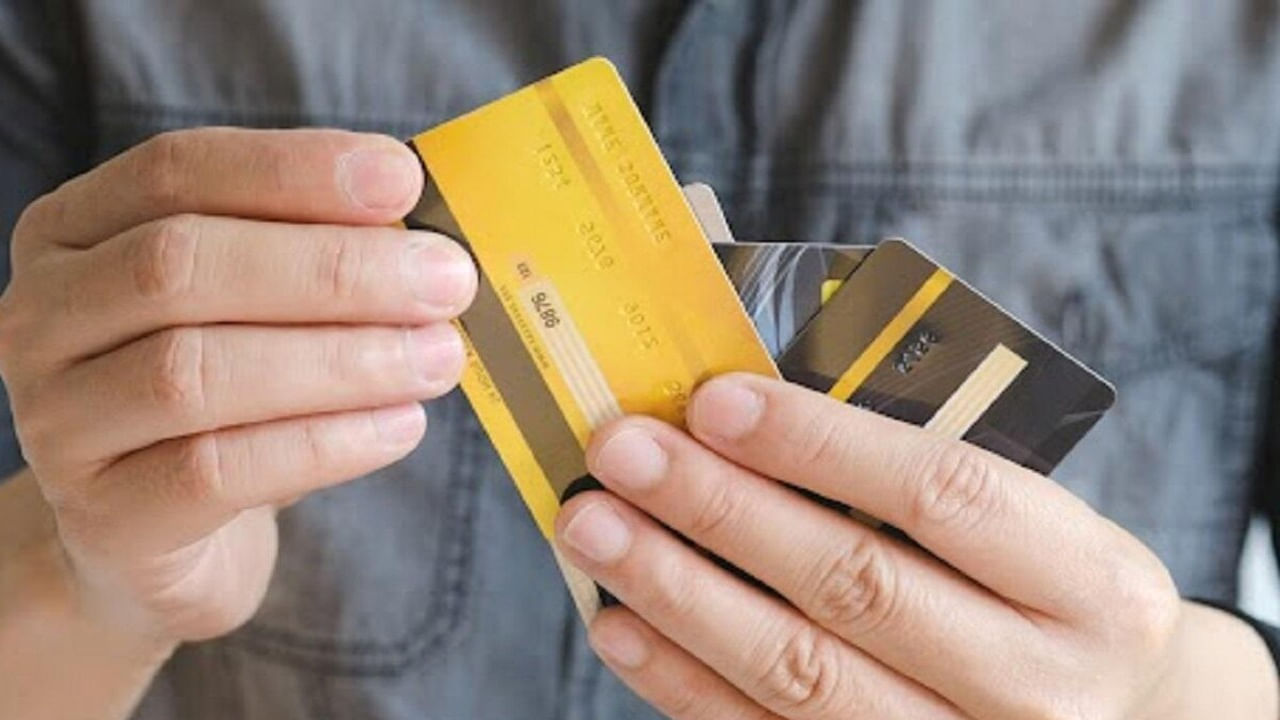 Credit Cards: క్రెడిట్ కార్డు తీసుకోవాలనుకుంటున్నారా..? ఇండియాలో టాప్ బెస్ట్ ఇవే..