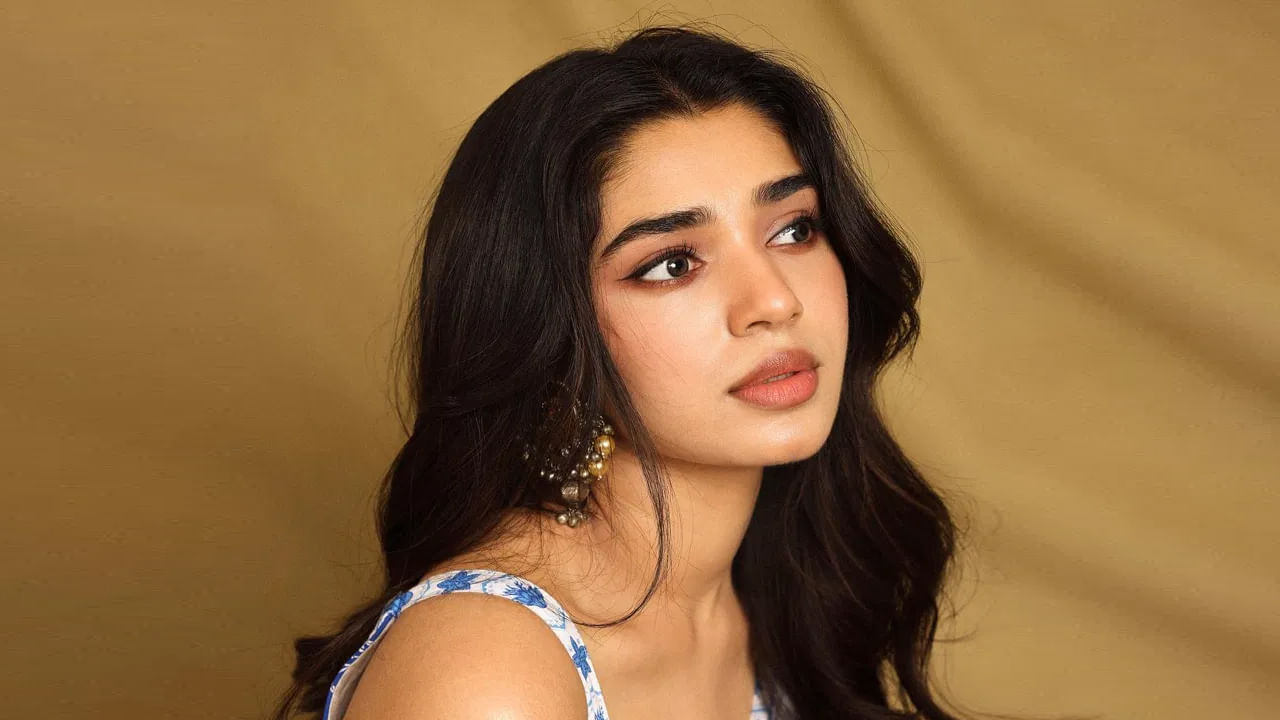 21 సెప్టెంబరు 2003న ముంబైలోని కర్నాటక మంగళూరుకు చెందిన తుళు కుటుంబంలో జన్మించింది అందాల తార కృతి శెట్టి. ఈ ముద్దుగుమ్మ తండ్రి కృష్ణ శెట్టి ఓ వ్యాపారవేత్త, తల్లి నీతి శెట్టి ఫ్యాషన్ డిజైనర్ గా చేస్తున్నారు. చాల చిన్న వయసులోనే టీవీలో వచ్చే కొన్ని ప్రకటనలలో మోడల్‌గా తన కెరీర్‌ను ప్రారంభించింది.