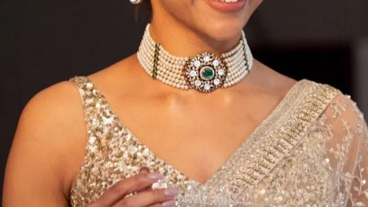 ఎలాంటి బ్యాగ్రౌండ్ లేకుండా ఇండస్ట్రీకి వచ్చి స్వయంకృషితో ఎదిగిన వారు చాలా మందే ఉన్నారు. అలాగే హీరోయిన్స్ లోను ఎన్నో కష్టాలు అనుభవించి ఇప్పుడు సక్సెస్ అయిన వారు కూడా చాలా మందే ఉన్నారు. అలాంటి వారిలో ఈ హీరోయిన్ కూడా ఒకరు.