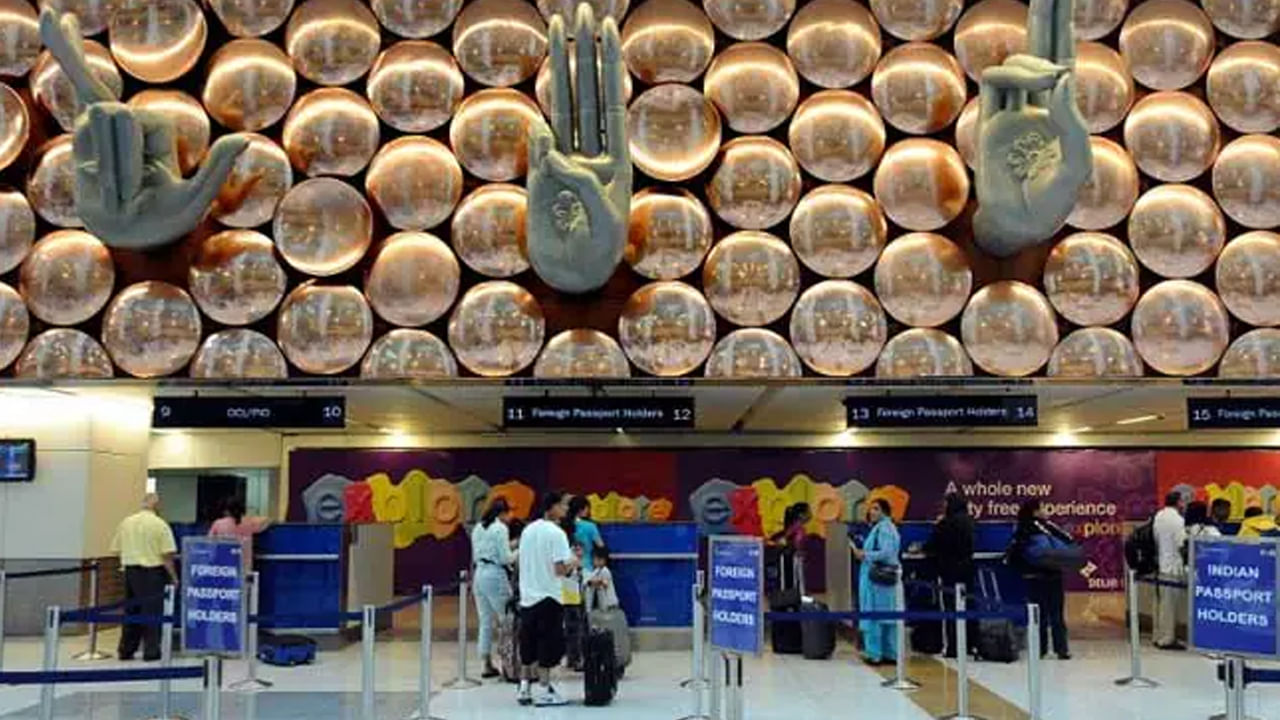 Viral: ఎయిర్పోర్ట్లో NIA అధికారిణిని అంటూ మహిళ బిల్డప్.. లగేజ్ చెక్ చేయగా ఊహించని ట్విస్ట్