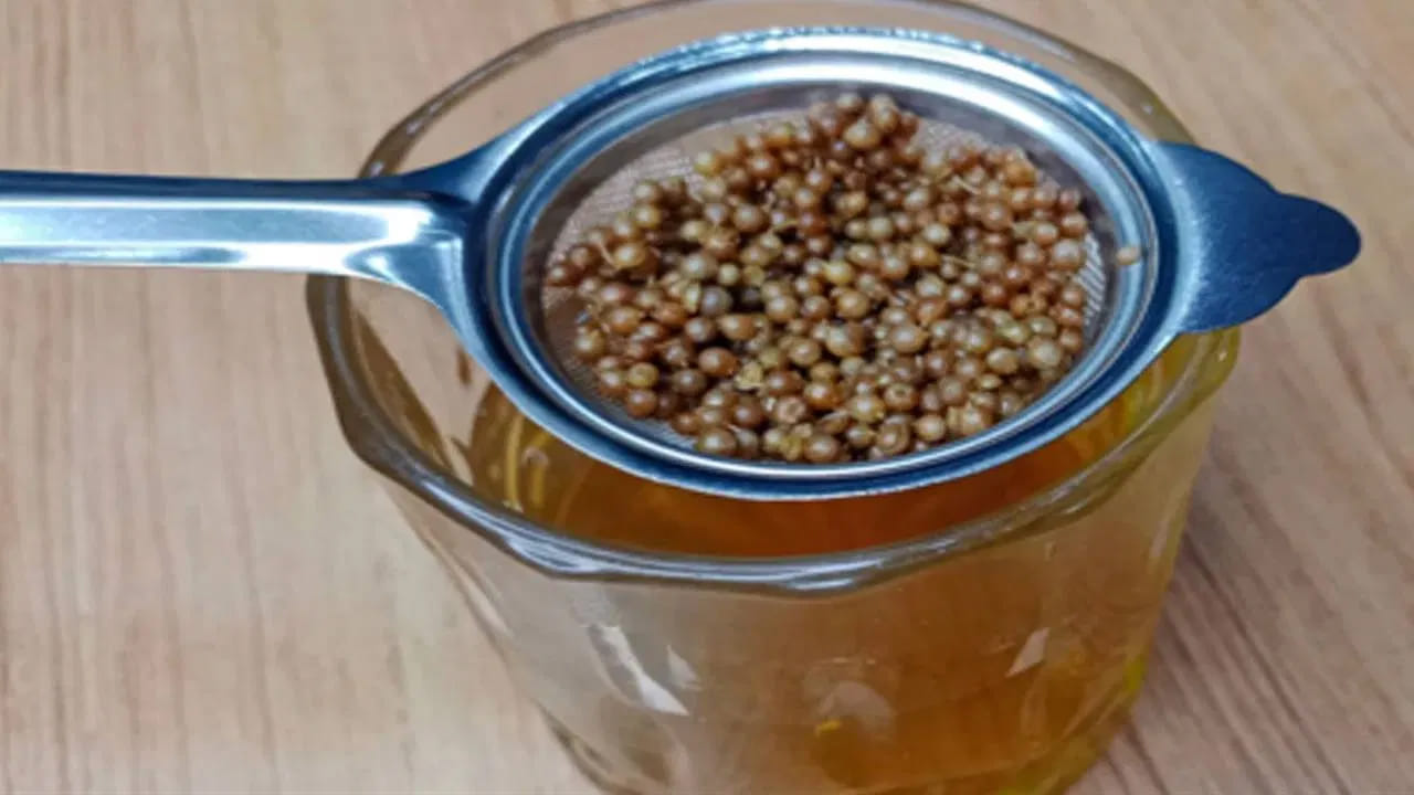 ధనియాలు కూడా సుగంధ ద్రవ్యాలే. ఇవి రుచికరంగా ఉండటమే కాకుండా, ఆరోగ్యానికి కూడా చాలా ప్రయోజనకరంగా ఉంటుంది. ముఖ్యంగా  బరువు తగ్గడానికి ధనియాల నీళ్లు భలేగా ఉపయోగపడతాయి.