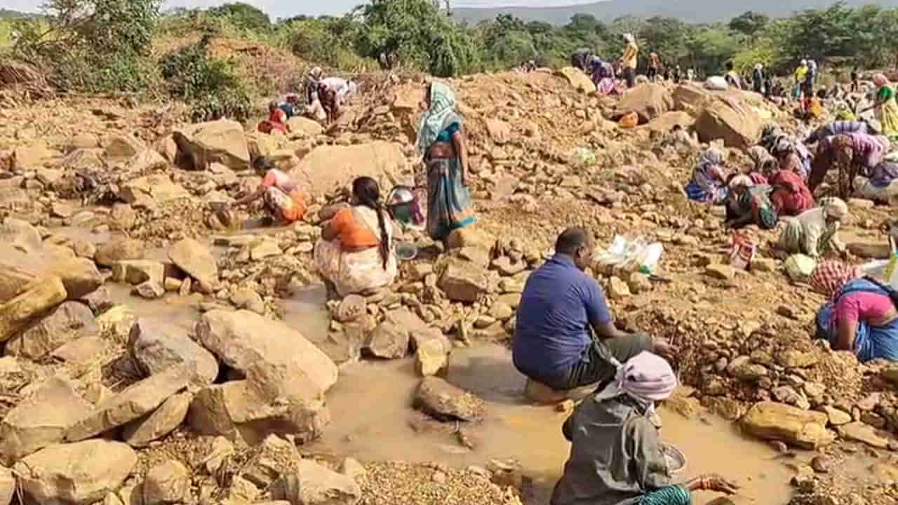 Kurnool: ఆ వాగులో వజ్రాలు దొరుకుతున్నాయట.. పోటెత్తుతున్న జనం..