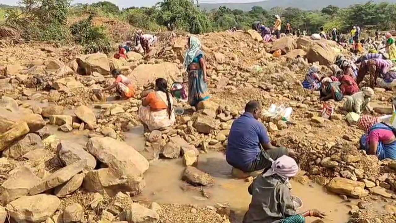 Kurnool: ఆ వాగులో వజ్రాలు దొరుకుతున్నాయట.. పోటెత్తుతున్న జనం..