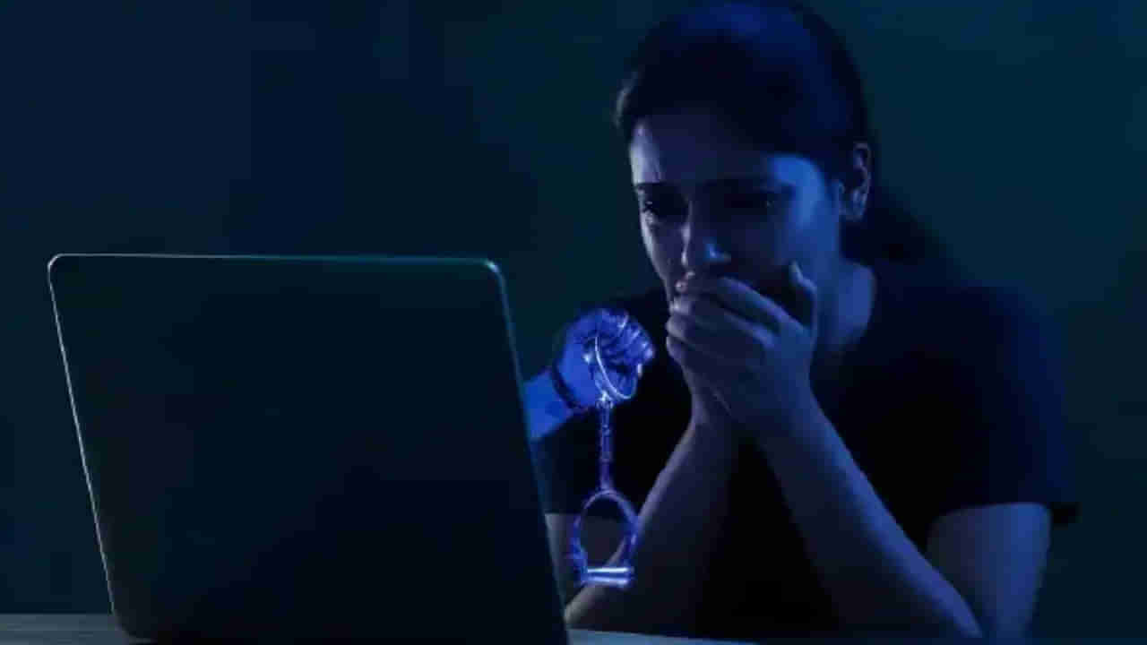 అయ్యో పాపం.. సీబీఐ అధికారులమని మహిళకు ఫోన్.. నెల రోజుల పాటు ఇంట్లోనే ఉంచి..