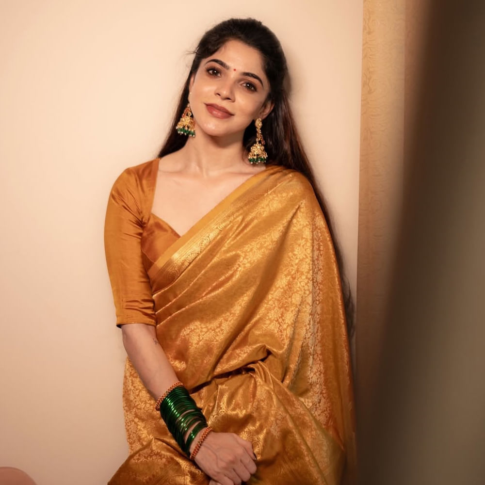 ఆ తర్వాత మరోసారి జీవీ ప్రకాష్ సరసన జతకట్టింది. అలాగే తమిళంలో వరుస అవకాశాలు అందుకుంటుంది. మరోవైపు సుడిగాలి సుధీర్ సరసన గోట్ చిత్రంతో తెలుగు పరిశ్రమలోకి ఎంట్రీ ఇచ్చేందుకు రెడీ అయ్యింది. ఇటీవలే ఈ మూవీ షూటింగ్ కంప్లీట్ అయ్యింది.