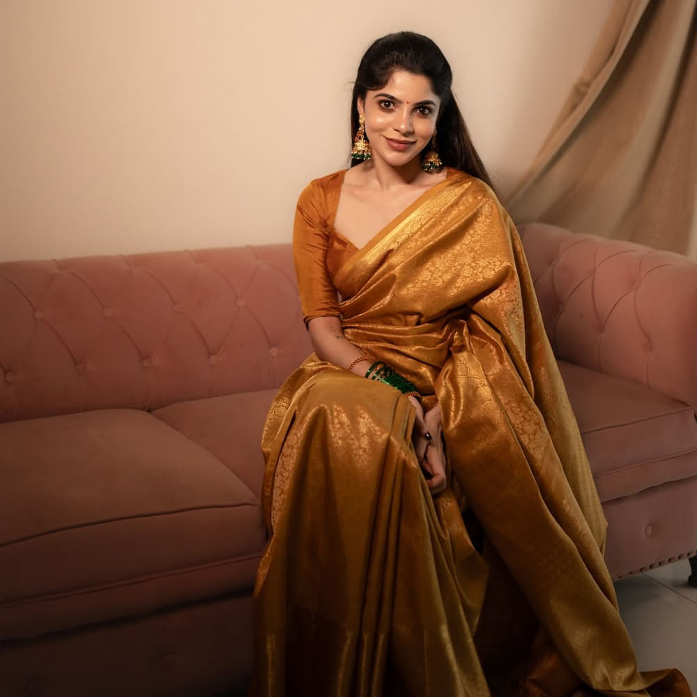 ప్రస్తుతం ఈ బ్యూటీ తెలుగులో మరిన్ని అవకాశాల కోసం ఎదురుచూస్తుంది. తెలుగులో ఆమె నటిస్తున్న గోట్ చిత్రానికి నరేష్ కుప్పిలి దర్శకత్వం వహిస్తుండగా.. ఇదివరకు విడుదలైన పోస్టర్స్, సాంగ్స్ ఆకట్టుకున్నాయి. ఈ సినిమా విడుదల తేదీని ప్రకటించనున్నారు.