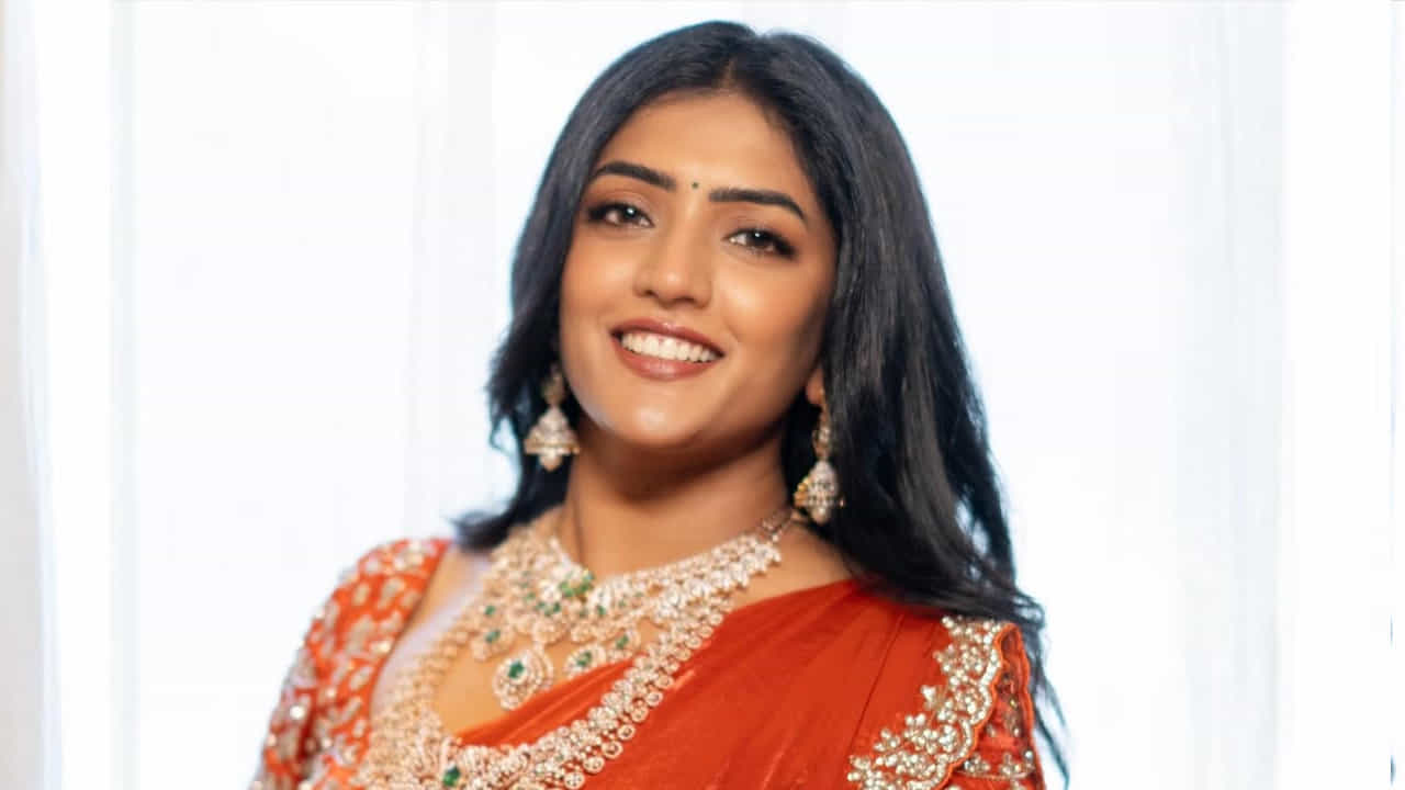 అమితుమీ, విస్మయం, బ్రాండ్ బాబు, అరవింద సమేత, వీర రాఘవ, ఇలా చాలా సినిమాల్లో హీరోయిన్గా చేసింది, కొన్ని సినిమాల్లో కీలక పాత్రల్లో నటించింది. అయితే ఈ అమ్మడు చాలా సినిమాల్లో నటించినప్పటికీ, ఆశించిన స్థాయిలో ఫేమ్ సంపాదించుకోలేకపోయింది.