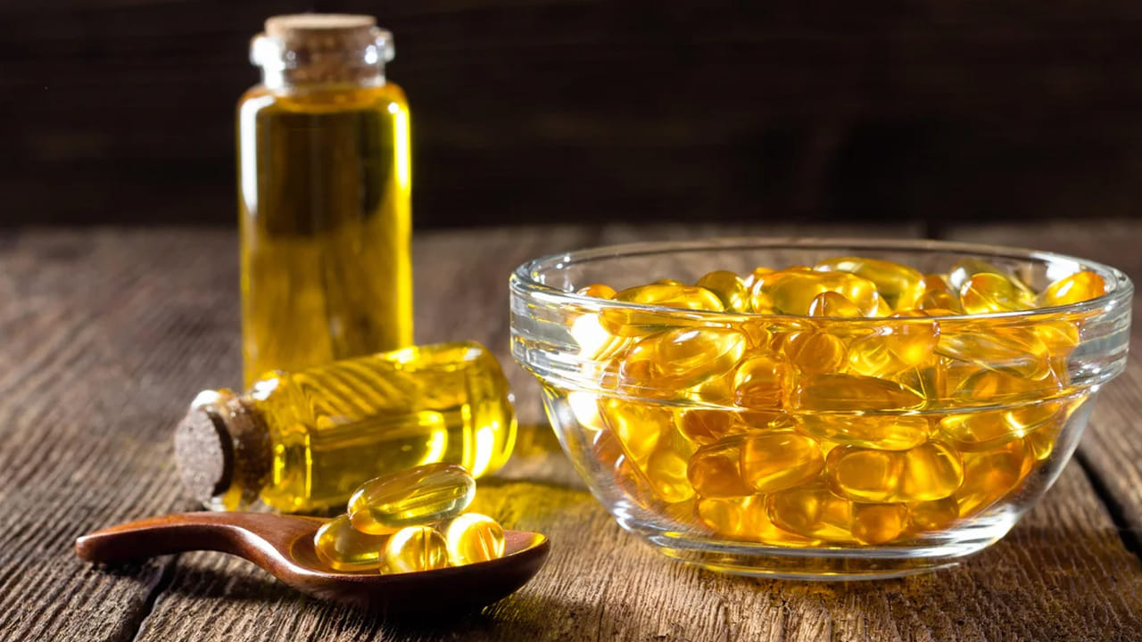 ఫిష్ ఆయిల్ క్యాప్సుల్‌లో 400 నుంచి1000 ఐయూ పరిమాణంలో విటమిన్ డి లభిస్తుంది. ఎముకలను బలంగా మార్చడంలో ఇది సహాయపడుతుంది. విటమిన్ డి కాల్షియం శోషణను కూడా మెరుగుపరుస్తుంది. ఒమేగా 3 ఫ్యాటీ యాసిడ్స్ తీసుకుంటే శ్వాసకోశ సమస్యలు తగ్గుతాయి. 